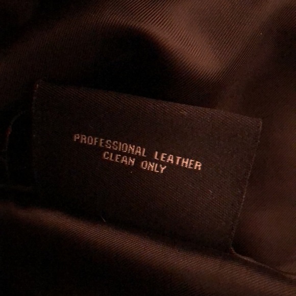 Black 100% soft leather coat with quilted zip-out lining, hits at upper thigh - Picture 13 of 16